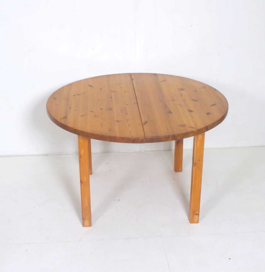 Round Pine  dining  table